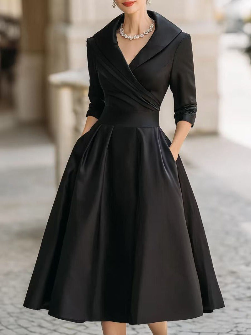 Robe portefeuille élégante pour femmes avec peplum et poches pratiques Chic & Stil