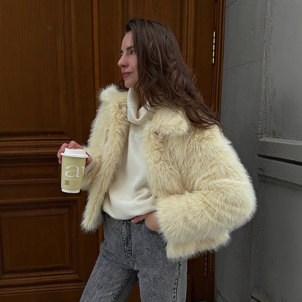 Women Short Blouson made of long-fiber synthetic fur with boxy silhouette and shawl collar Amarae