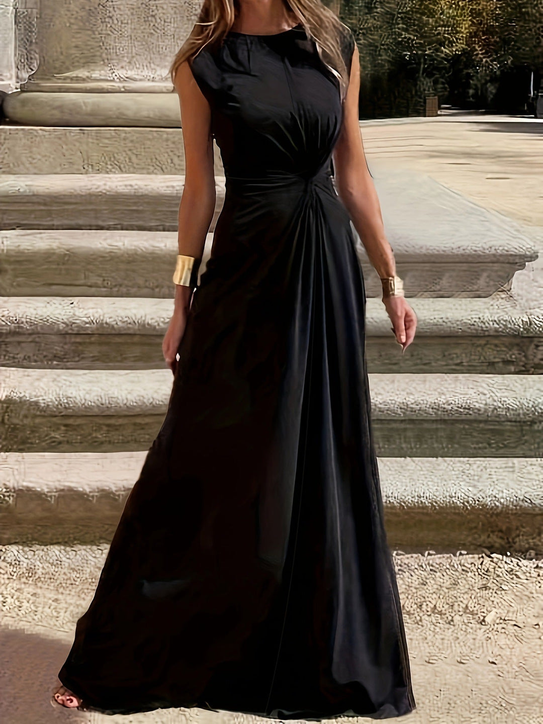 Women Elegant Evening Dress with Stylish Pleats and Figure-Hugging Cut Lune London