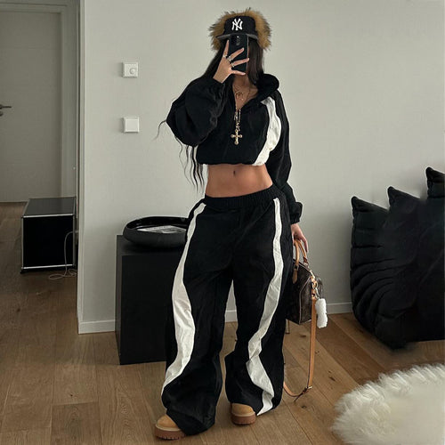 Women's sports outfit with elastic waist and contrasting bands Amarae