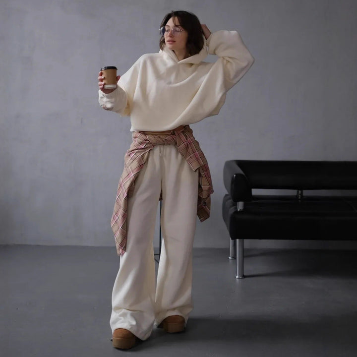 Ladies casual hoodie and loose jogger pants in soft fleece Lune London