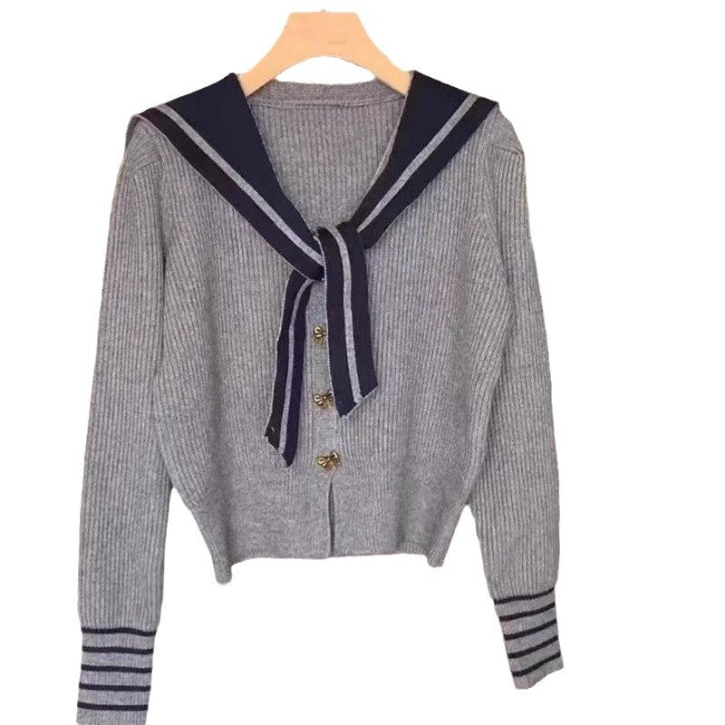 Cardigan pour femmes avec col maritime et détails de boutons Chic & Stil
