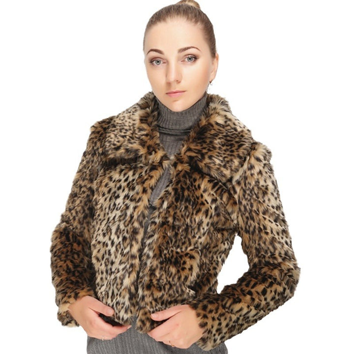 Ladies short jacket made of synthetic fur with a tailored cut, lapel collar and concealed closure Amarae