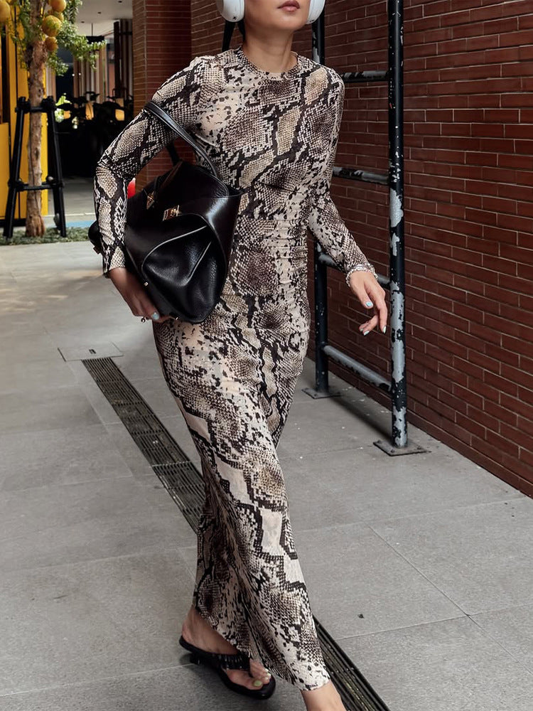 Women's figure-hugging maxi dress made of stretch jersey with snake print and round neckline Amarae