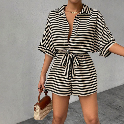 Salopette courte pour femme avec motif à fines rayures et coupe ajustée Chic & Stil