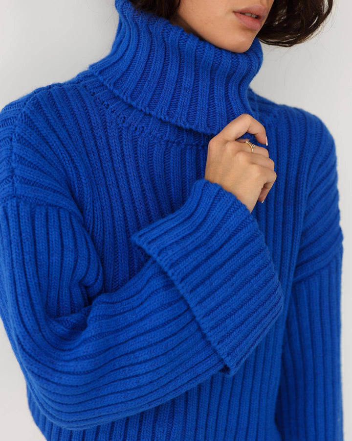 Ladies Elegant Turtleneck Sweater with Textured Rib Pattern Lune London