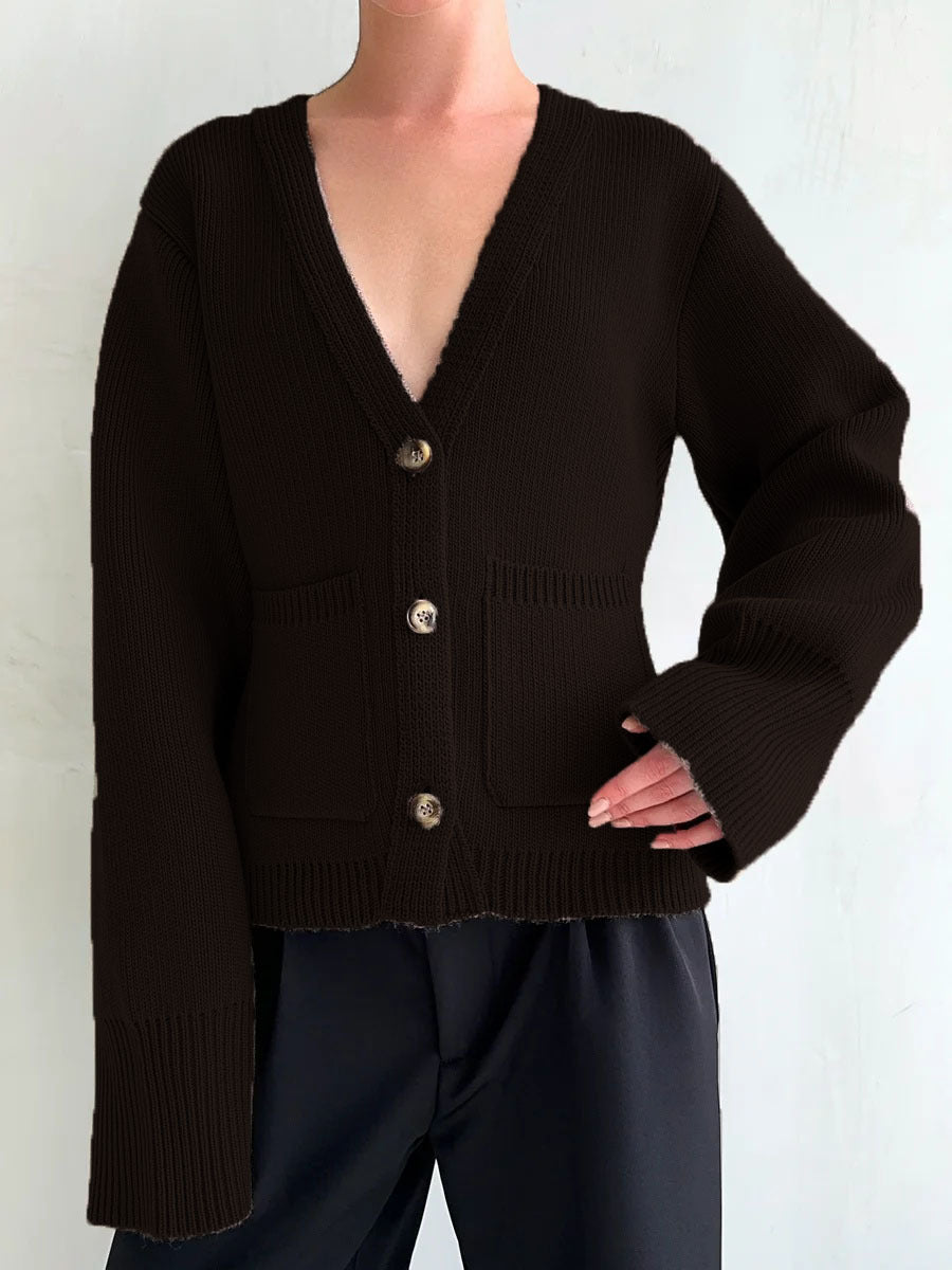 Cardigan pour femmes avec décolleté en V profond et poches Chic & Stil