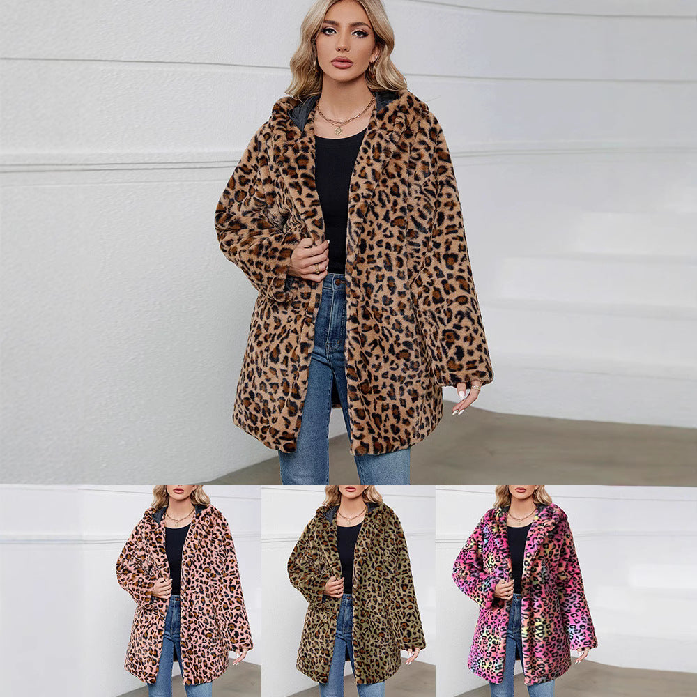 Women Cozy Jacket with a modern leopard pattern and comfortable pockets Lune London