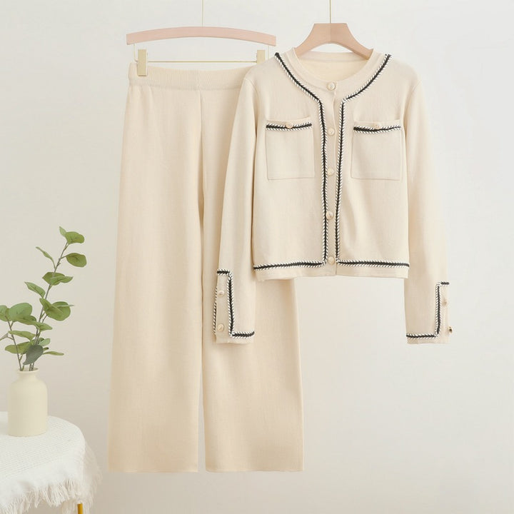Elegant set for women composed of a structured blazer and wide-leg trousers Lune London