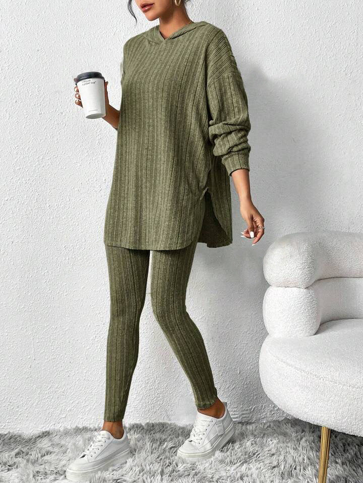 Casual outfit for ladies with oversized sweater and leggings Lune London