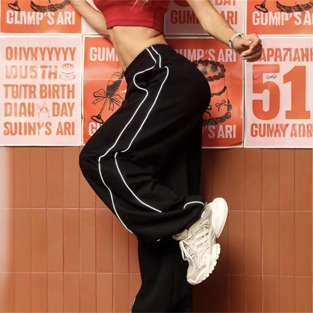 Casual sports pants for women with side stripes and practical pockets Lune London