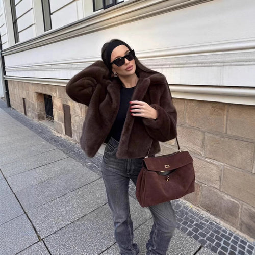 Ladies short faux fur jacket with elegant collar and extra comfort Amarae