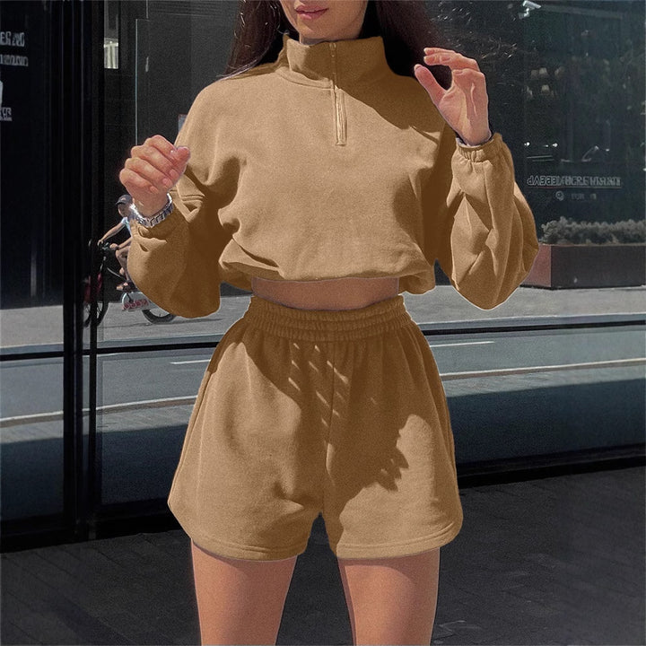 Lune London short-sleeved sports set for women with high collar and elastic waistband