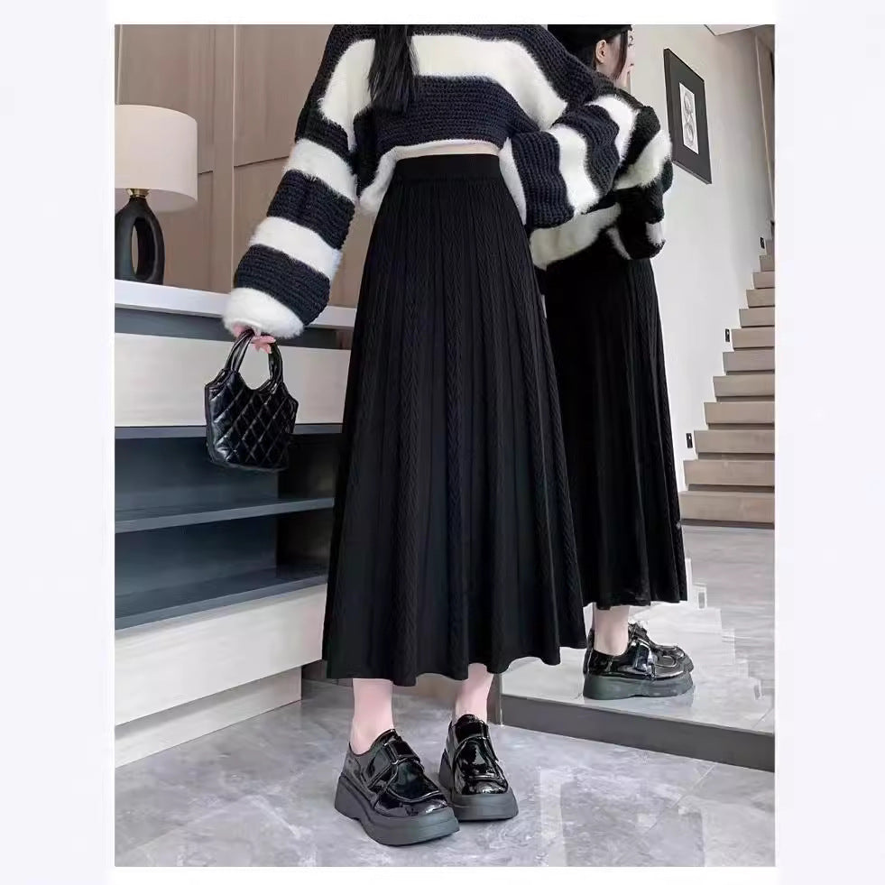 Elegant pleated maxi skirt for women with high waist and fine texture Lune London