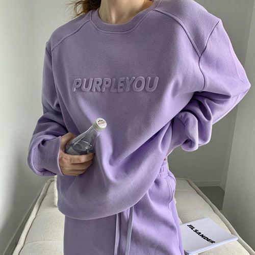 Women's Urban Lounge Outfit with oversized sweatshirt and casual joggers Chic & Stil