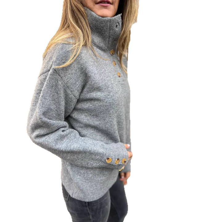 Pull confortable pour femmes avec col haut et détails de boutons décoratifs Chic & Stil