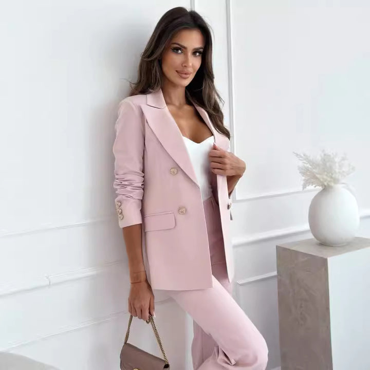 Elegant women's jacket with double-breasted buttons and chic modern details