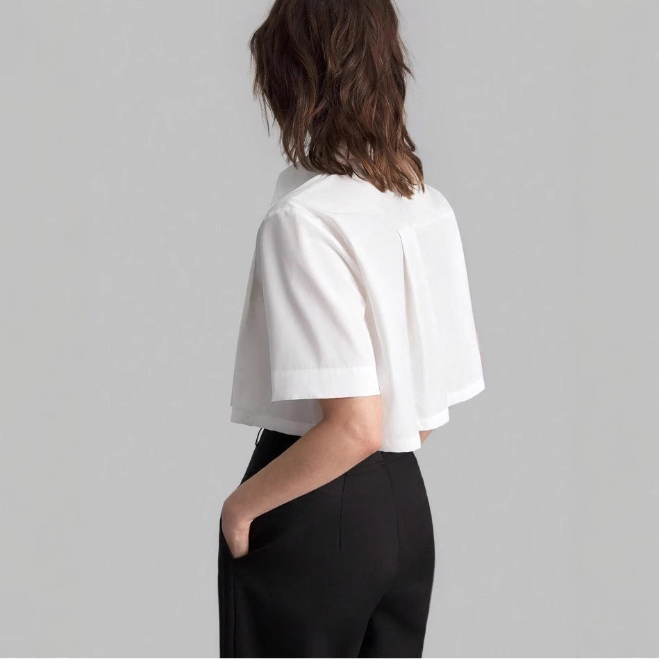 Short-sleeved blouse for women with an elegant pleated effect Chic and Style