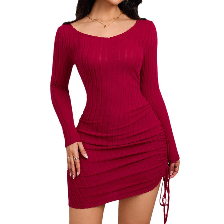 Robe mini moulante pour femmes avec draperie et élégant col bateau Chic & Stil