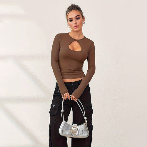 Chemise à manches longues pour femmes avec décolleté en cœur à la mode et coupe ajustée Chic & Stil