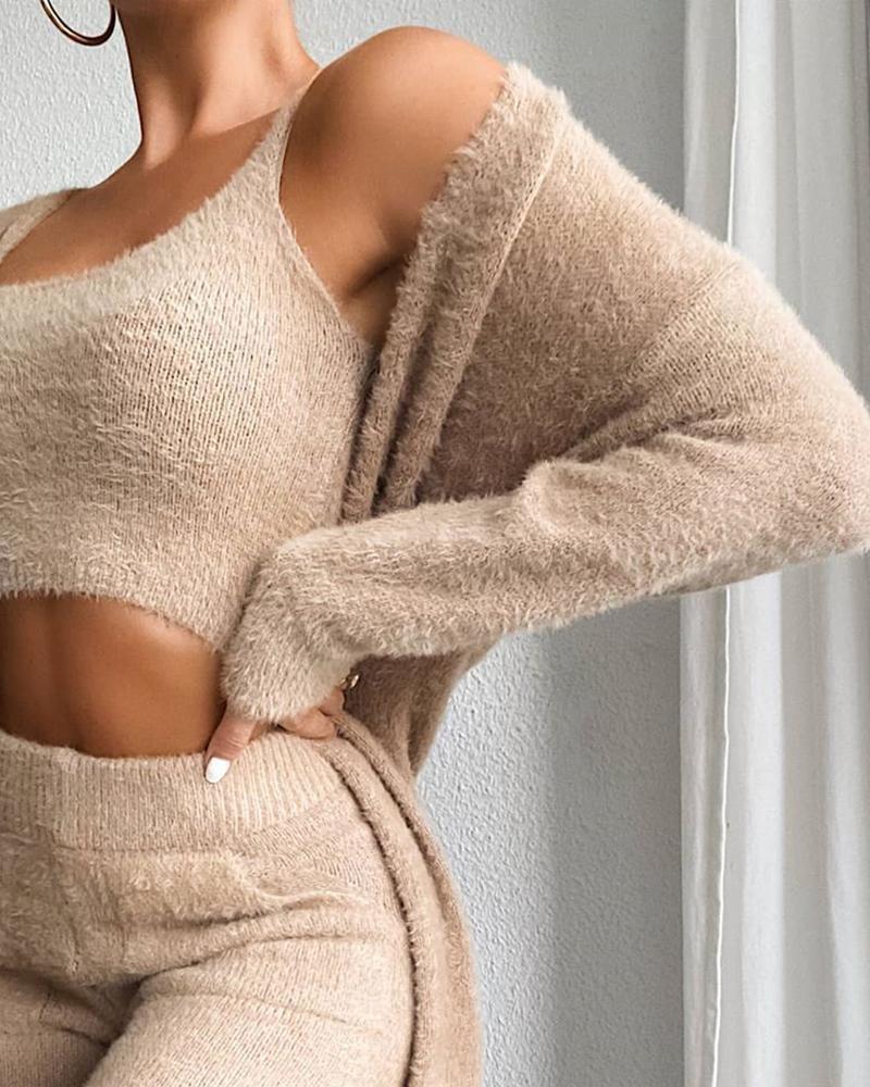 Comfortable lounge set for ladies in fine fleece with open cardigan and crop-top Lune London