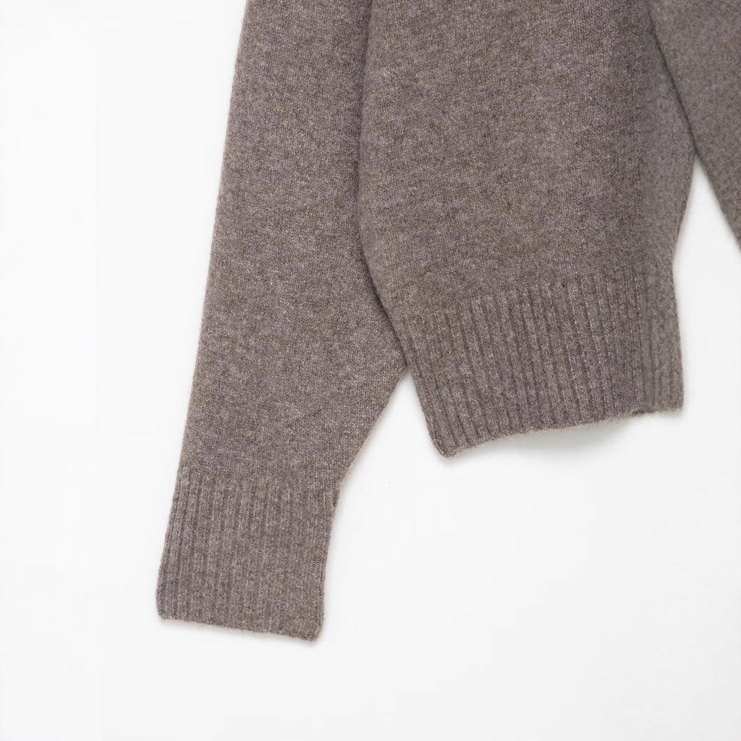 Casual sweater for women with V-neck and ribbed knit Lune London