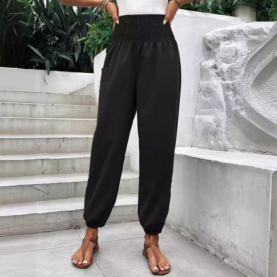 High-waisted leisure trousers for women with elastic waist and practical side pockets Lune London