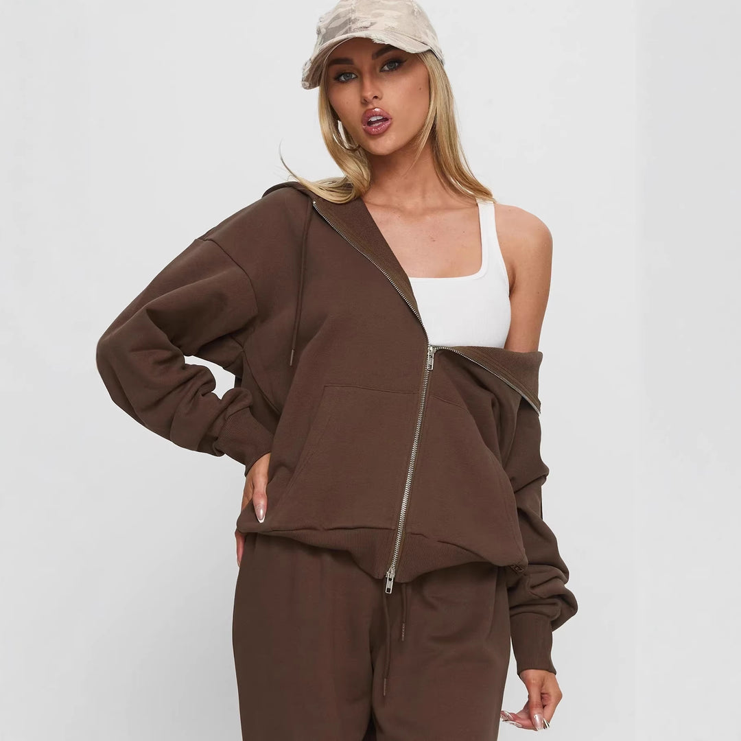 Women's fashionable lounge set with a relaxed fit and innovative design Chic & Stil