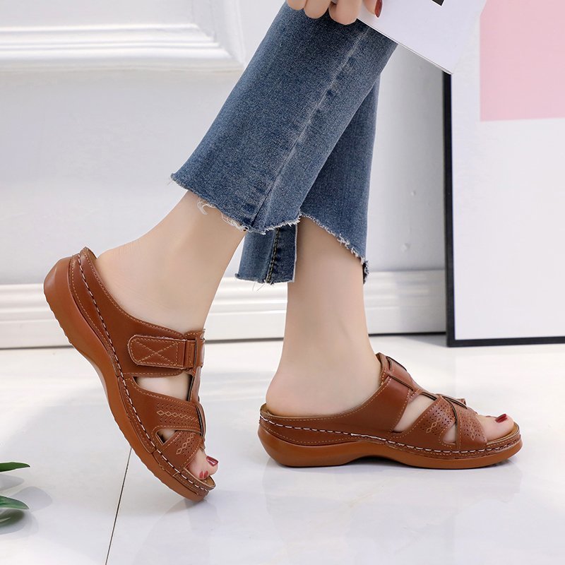 Women's strap sandals with a breathable upper material structure and a comfortable sole Lune London