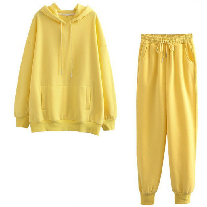 Women's loungewear set with comfortable hoodie and comfortable jogger pants Lune London