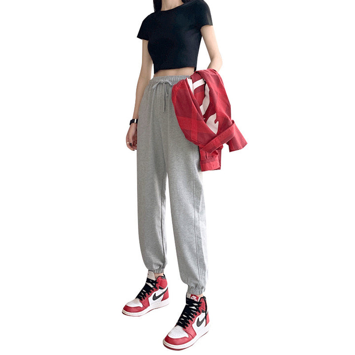 Ladies comfortable sports pants with elastic waistband and modern details Lune London