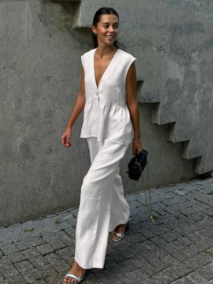 Ladies airy jumpsuit with V-neck and flowing cut Lune London