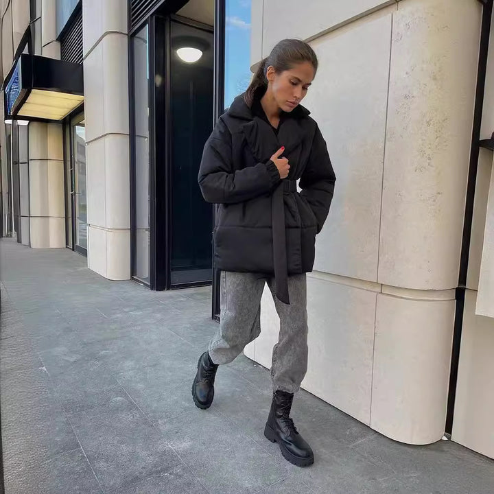 Trendy short women's parka with cinched belt Lune London