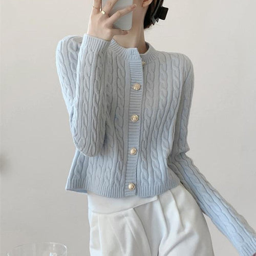 Cardigan en tricot épais pour femmes avec fermeture à boutons et magnifique motif en cable Chic & Stil