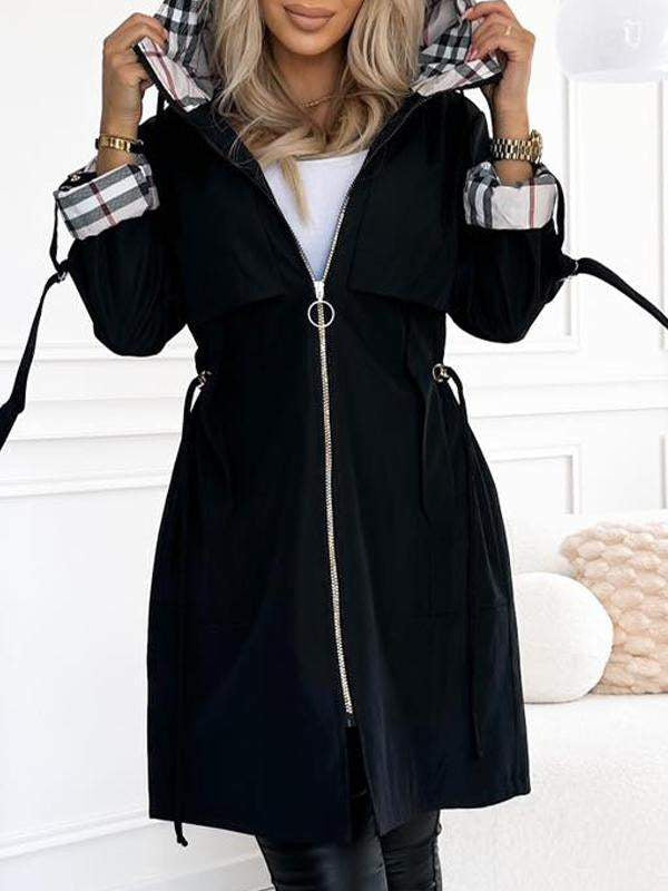 Veste utilitaire moderne pour femmes avec ceinture réglable et capuche Chic & Stil