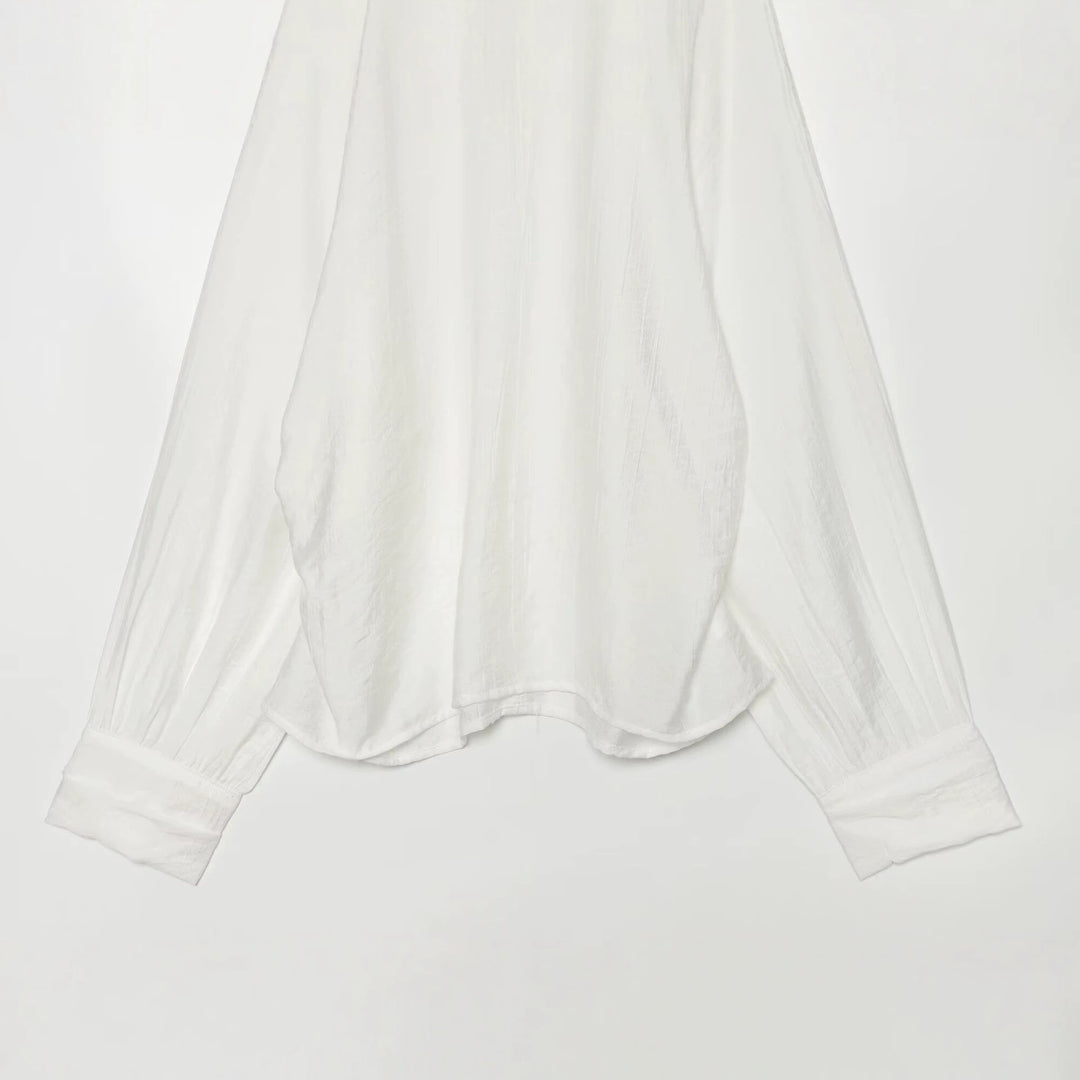 Women's oversized blouse with balloon sleeves, round neckline and soft viscose quality Amarae