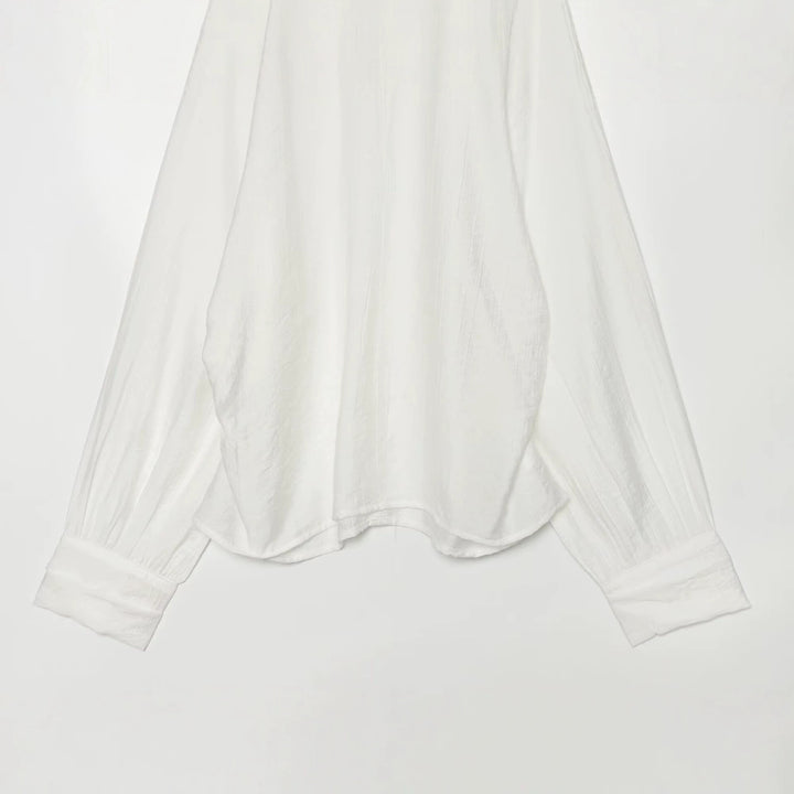 Women's oversized blouse with balloon sleeves, round neckline and soft viscose quality Amarae