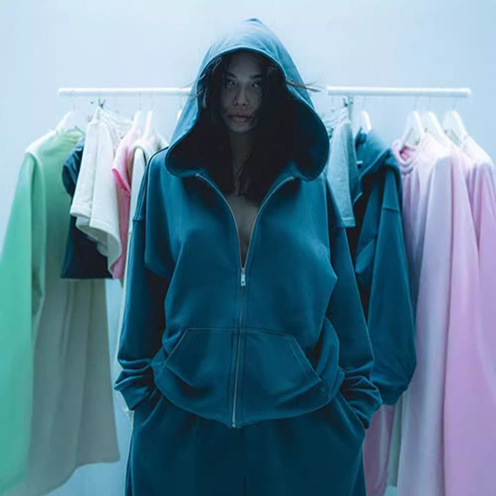 Fashionable women's sports set with oversized jacket and loose fit Lune London