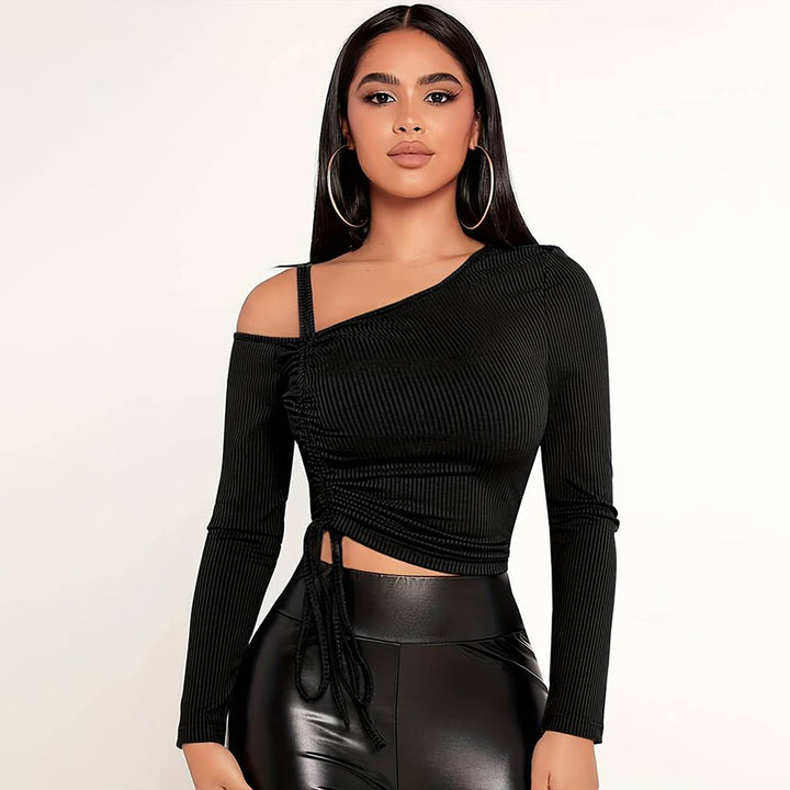 Crop top féminin stylé avec coupe asymétrique et détails de volants raffinés Chic & Stil