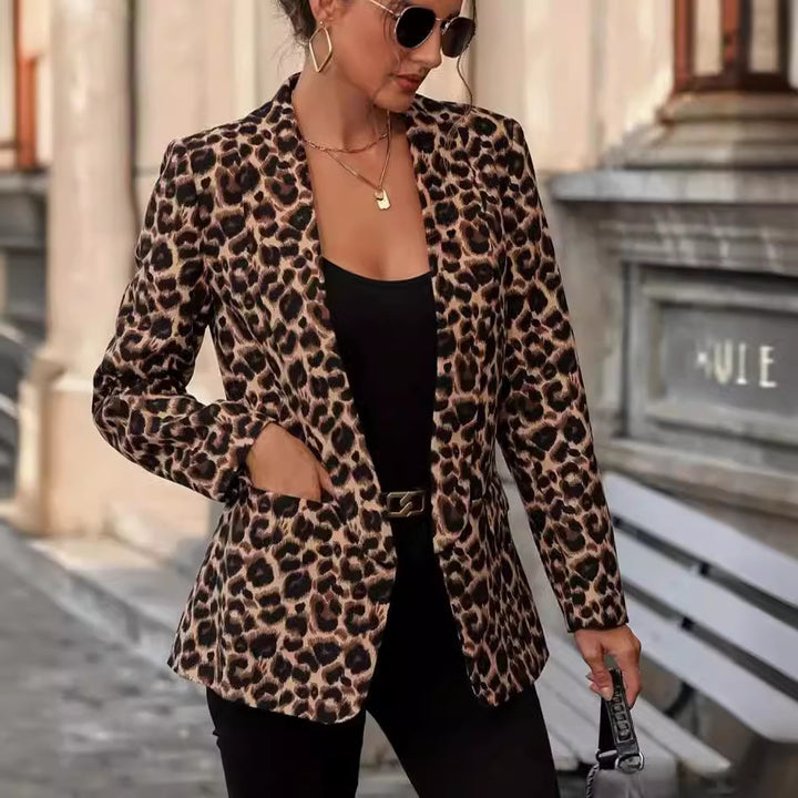 Fashionable women's blazer in leopard design with slim fit Lune London