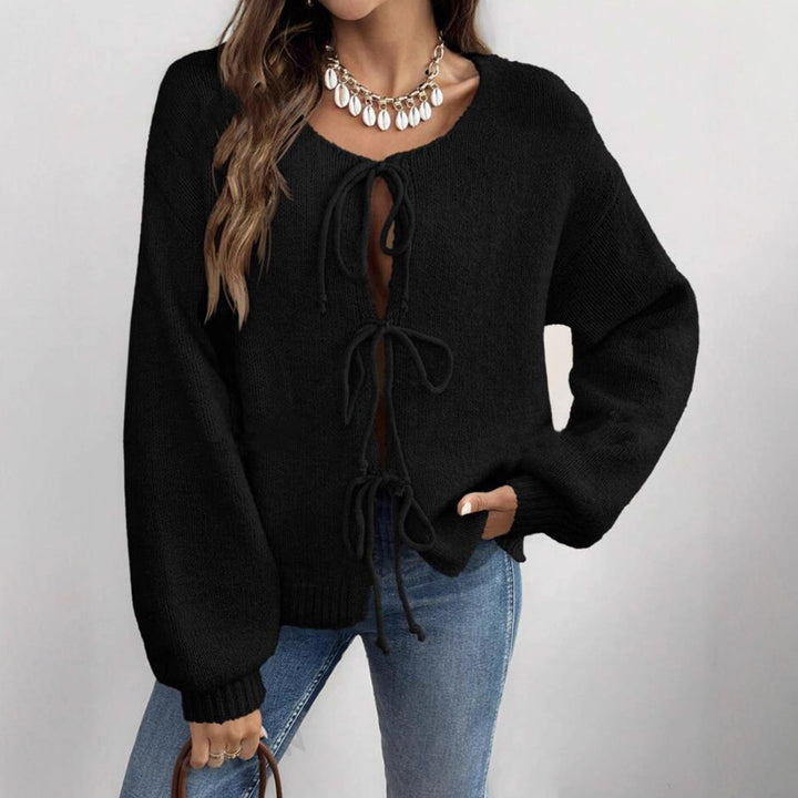Pull en maille pour femme avec des détails de nœud élaborés Chic & Stil