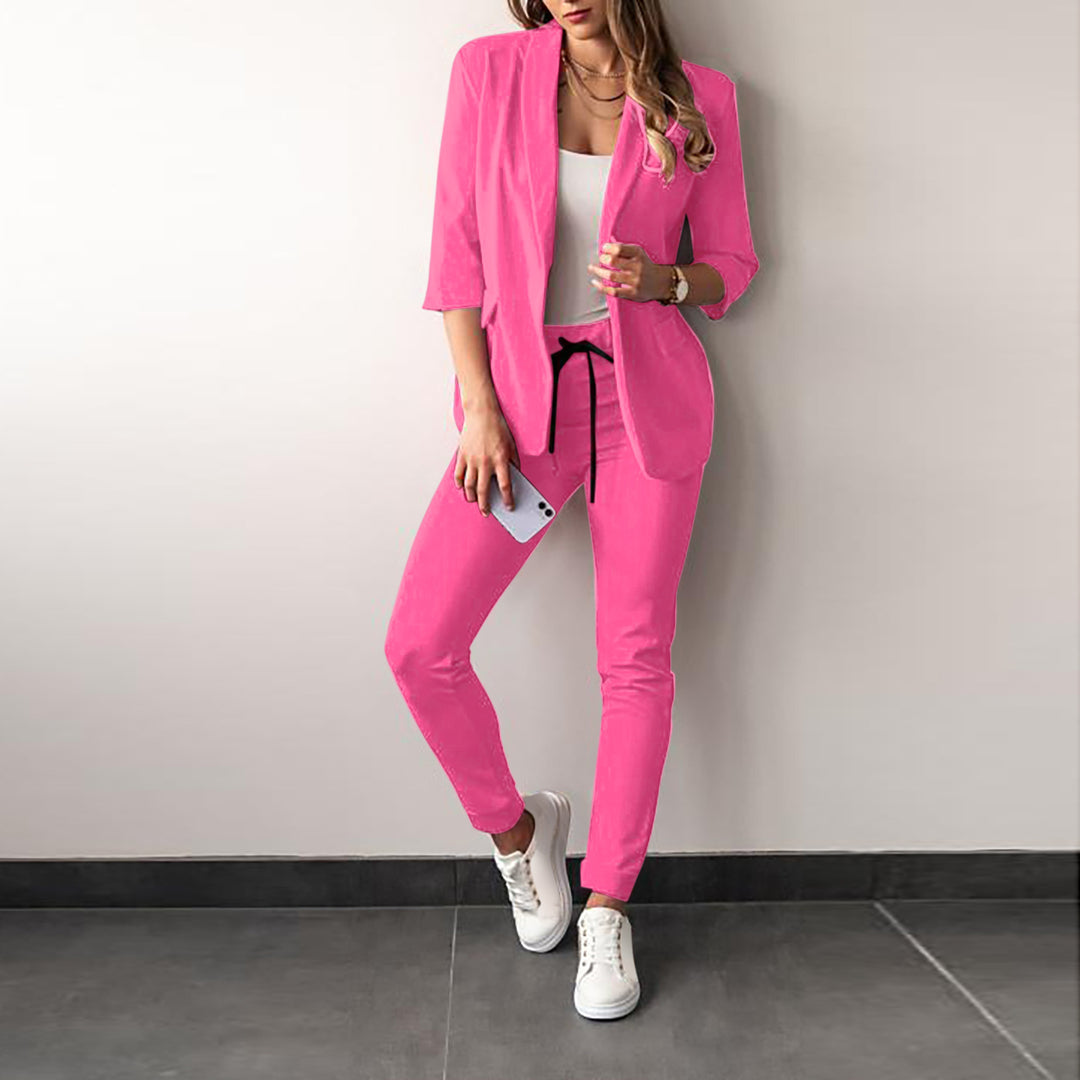 Elegant and modern suit set for women with fitted blazer and slim pants Lune London
