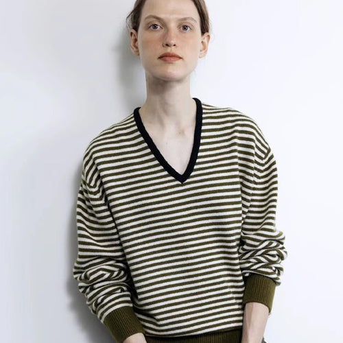 Pull rayé à col en V pour femmes Chic & Stil