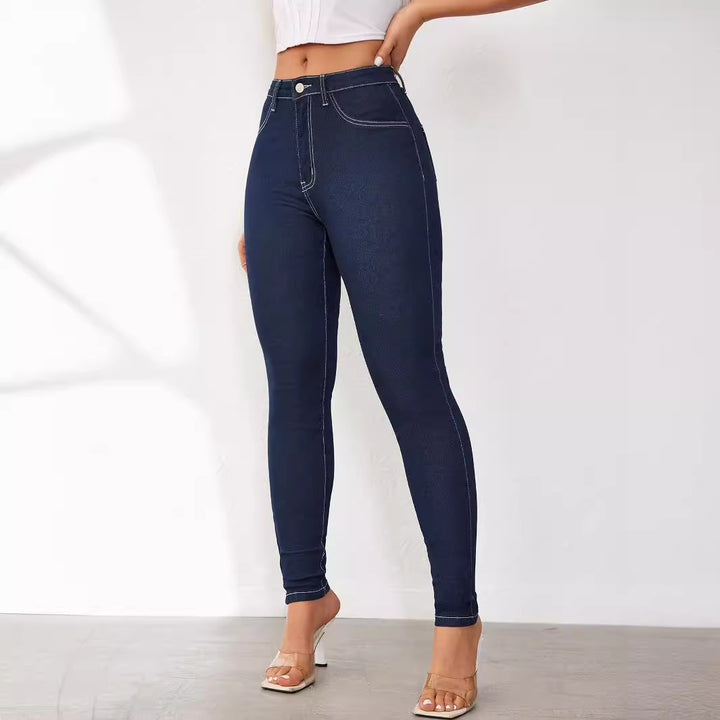 High-waisted leggings hugging the silhouette for women Chic & Stil