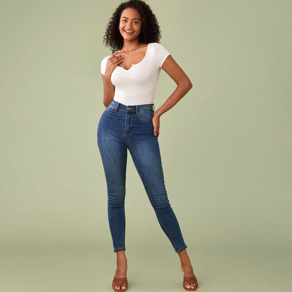 T-shirt ajusté pour femmes avec décolleté V profond et manches courtes Chic & Stil