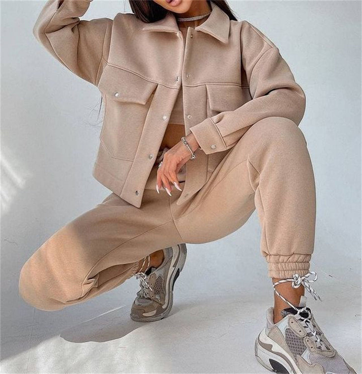 Women’s sports set consisting of an oversized jacket and comfortable jogging pants Lune London