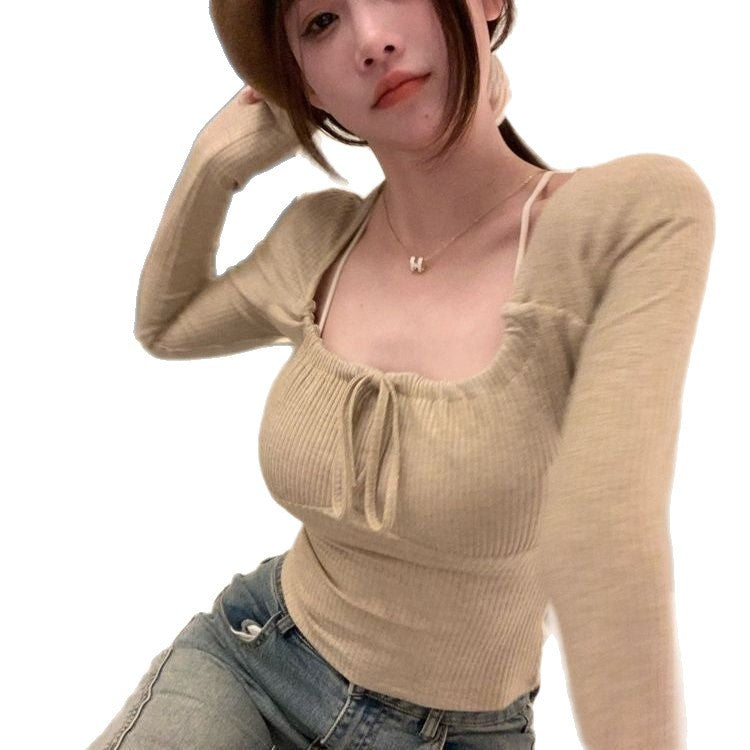 Women's fitted top with gathers and subtle neckline Chic & Stil