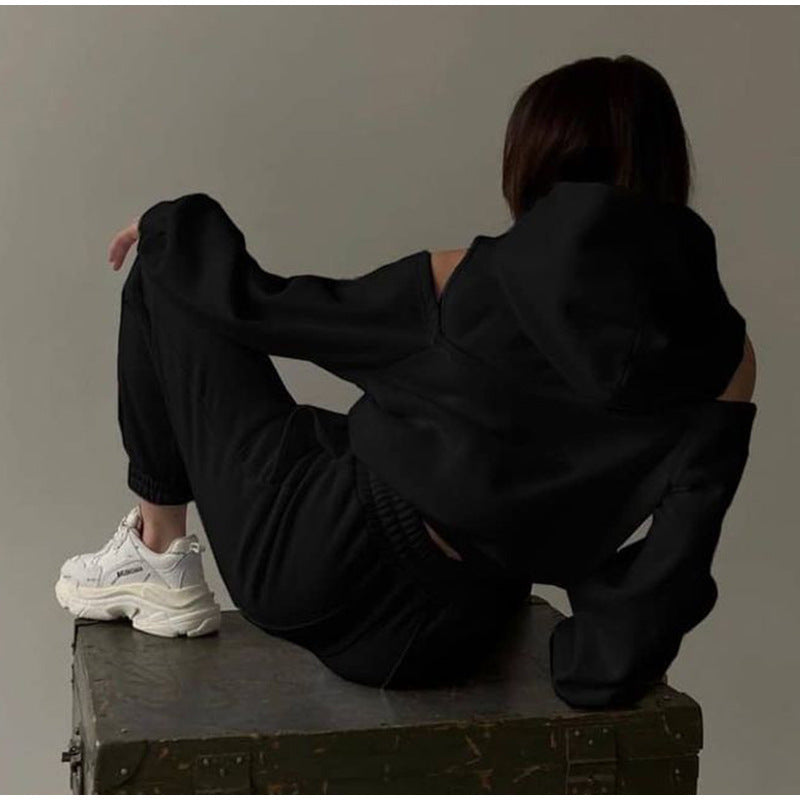 Haut de sweat à capuche stylé pour femmes avec épaules dénudées et coupe loose Chic & Stil