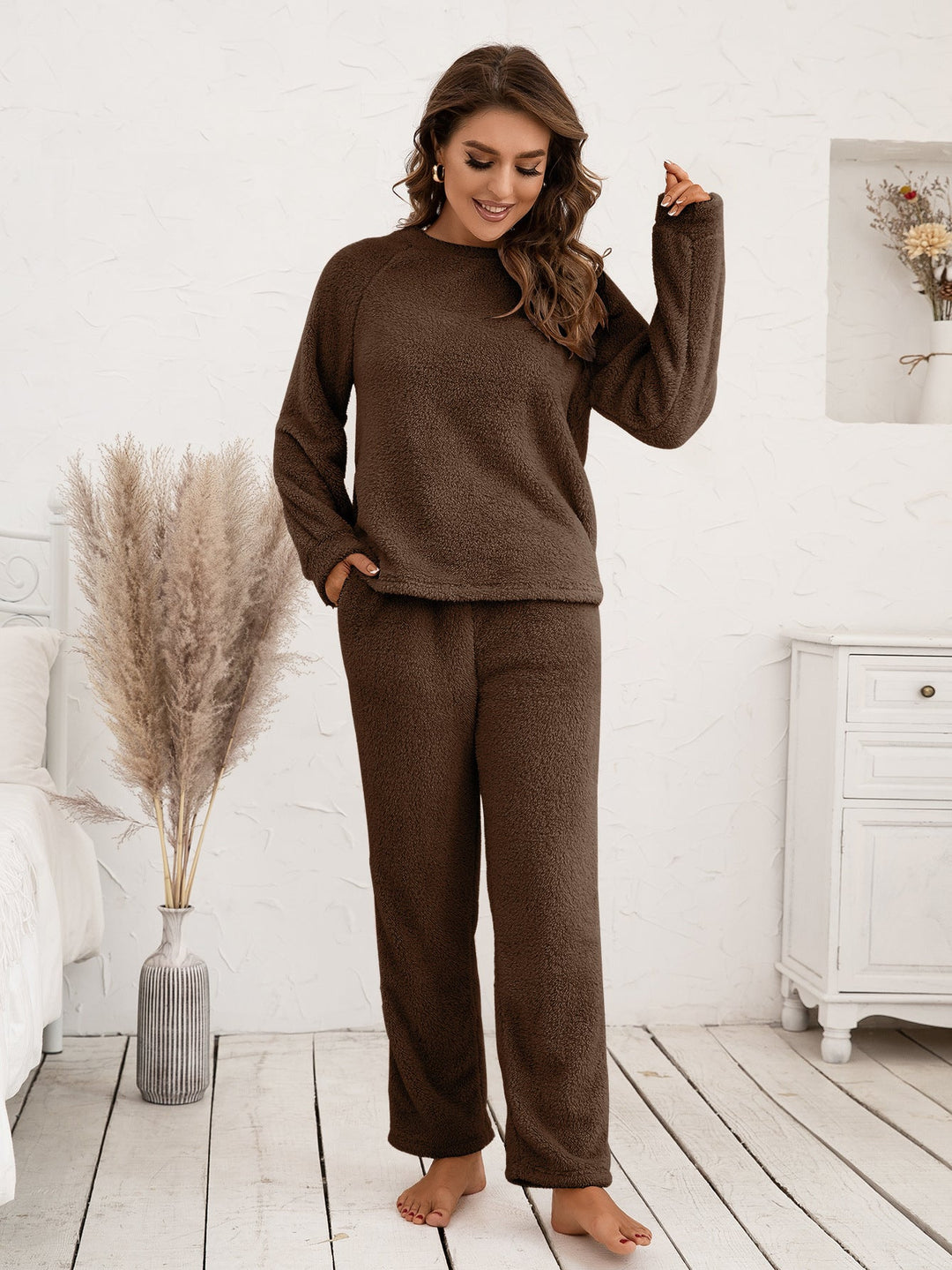 Women Cozy Fleece Pajama Set with Long Sleeves and Comfortable Pants Lune London