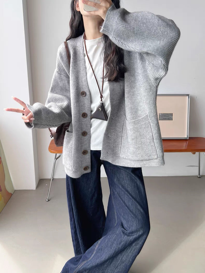 Cardigan en tricot épais pour femmes avec des détails de boutons élégants et des poches pratiques Chic & Stil